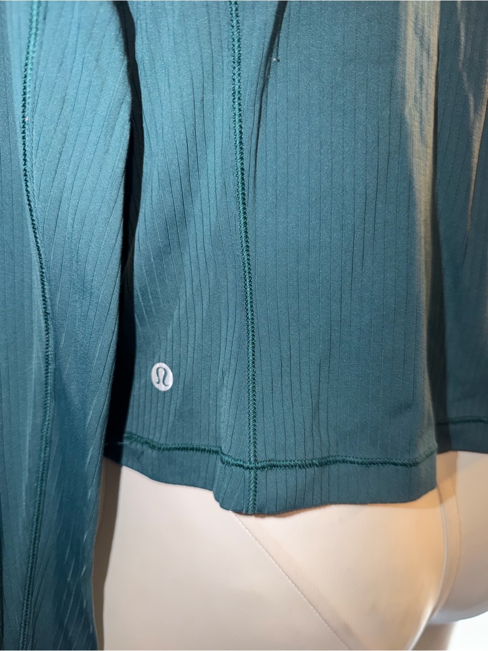 Lululemon 1/4 pullover - Picture 5 of 6